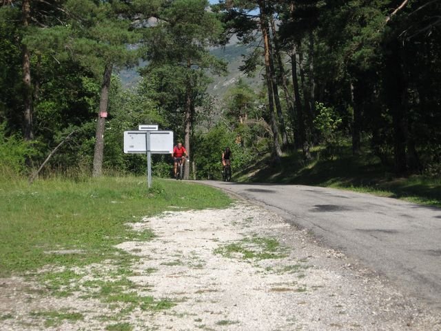 col_du_defend_28__04.jpg